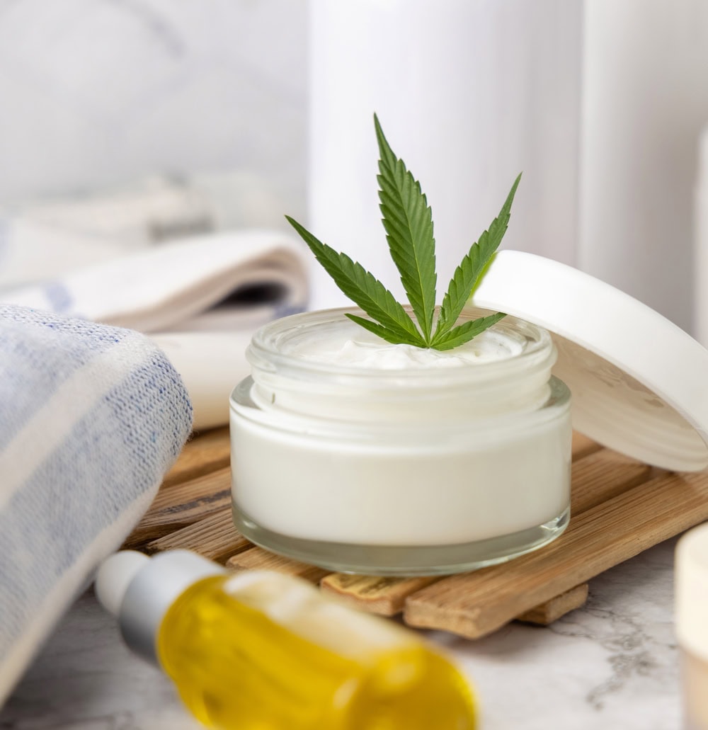A CBD-nek egyre több tudományos bizonyítéka van, különösen a magas minőségű CBD esetében, amelyet a Cannabis Sativa növényből nyernek ki, és 10 ml es vagy 30 ml es kannabisz olaj kiszerelésben, THC-t nem tartalmazó formában is elérhető.